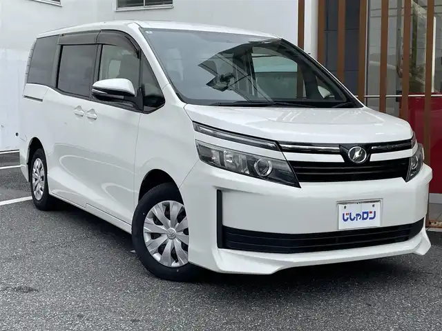 トヨタ ヴォクシー X 千葉県 2014(平26)年 13万km ホワイトパールクリスタルシャイン (株)IDOMが運営する【じしゃロン八千代店】の自社ローン対象車両になります。こちらは現金またはオートローンご利用時の価格です。自社ローンご希望の方は別途その旨お申付け下さい/純正ナビ/Bluetooth接続/バックカメラ/片側パワースライドドア/LEDライト/ETC