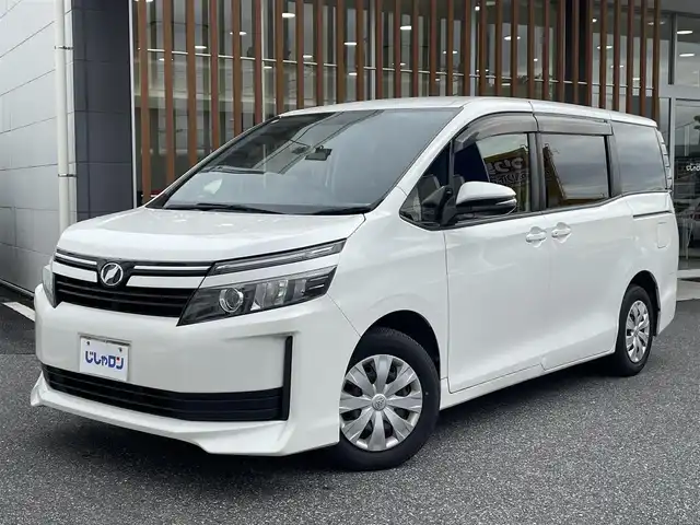 トヨタ ヴォクシー X 千葉県 2014(平26)年 13万km ホワイトパールクリスタルシャイン (株)IDOMが運営する【じしゃロン八千代店】の自社ローン対象車両になります。こちらは現金またはオートローンご利用時の価格です。自社ローンご希望の方は別途その旨お申付け下さい/純正ナビ/Bluetooth接続/バックカメラ/片側パワースライドドア/LEDライト/ETC