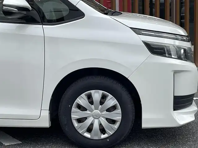 トヨタ ヴォクシー X 千葉県 2014(平26)年 13万km ホワイトパールクリスタルシャイン (株)IDOMが運営する【じしゃロン八千代店】の自社ローン対象車両になります。こちらは現金またはオートローンご利用時の価格です。自社ローンご希望の方は別途その旨お申付け下さい/純正ナビ/Bluetooth接続/バックカメラ/片側パワースライドドア/LEDライト/ETC