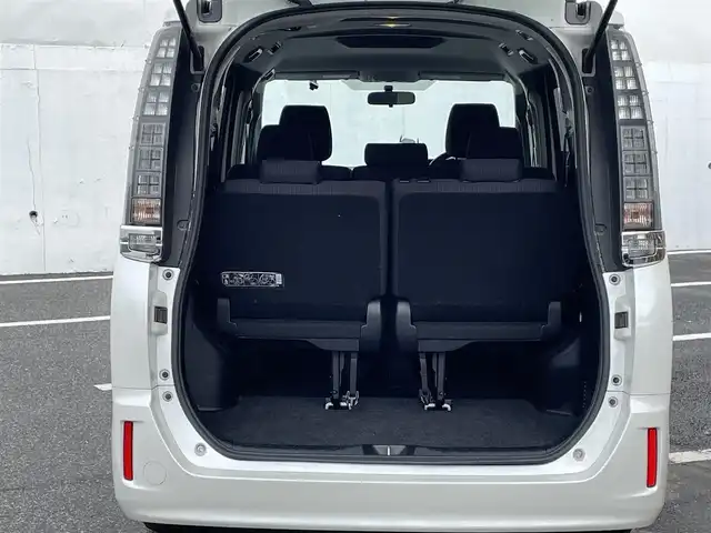 トヨタ ヴォクシー X 千葉県 2014(平26)年 13万km ホワイトパールクリスタルシャイン (株)IDOMが運営する【じしゃロン八千代店】の自社ローン対象車両になります。こちらは現金またはオートローンご利用時の価格です。自社ローンご希望の方は別途その旨お申付け下さい/純正ナビ/Bluetooth接続/バックカメラ/片側パワースライドドア/LEDライト/ETC