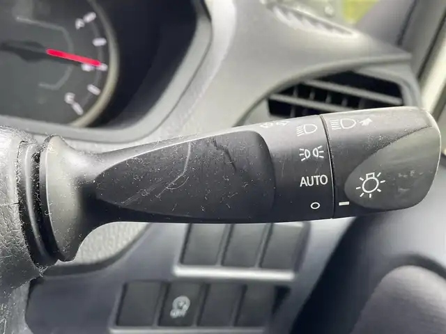 トヨタ ヴォクシー X 千葉県 2014(平26)年 13万km ホワイトパールクリスタルシャイン (株)IDOMが運営する【じしゃロン八千代店】の自社ローン対象車両になります。こちらは現金またはオートローンご利用時の価格です。自社ローンご希望の方は別途その旨お申付け下さい/純正ナビ/Bluetooth接続/バックカメラ/片側パワースライドドア/LEDライト/ETC