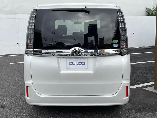 トヨタ ヴォクシー X 千葉県 2014(平26)年 13万km ホワイトパールクリスタルシャイン (株)IDOMが運営する【じしゃロン八千代店】の自社ローン対象車両になります。こちらは現金またはオートローンご利用時の価格です。自社ローンご希望の方は別途その旨お申付け下さい/純正ナビ/Bluetooth接続/バックカメラ/片側パワースライドドア/LEDライト/ETC