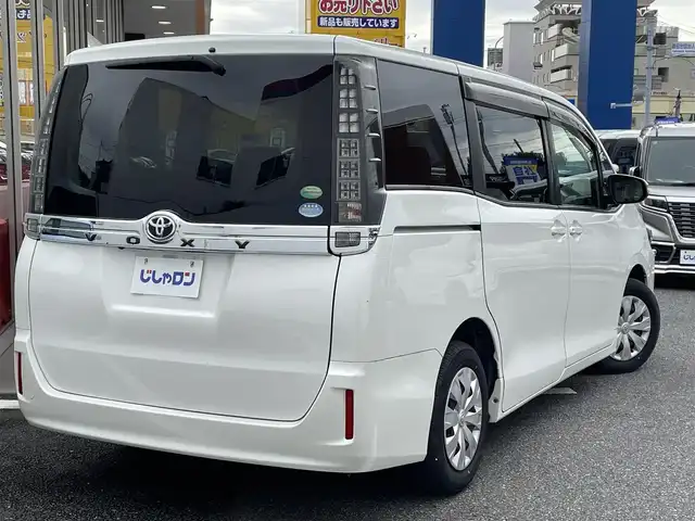 トヨタ ヴォクシー X 千葉県 2014(平26)年 13万km ホワイトパールクリスタルシャイン (株)IDOMが運営する【じしゃロン八千代店】の自社ローン対象車両になります。こちらは現金またはオートローンご利用時の価格です。自社ローンご希望の方は別途その旨お申付け下さい/純正ナビ/Bluetooth接続/バックカメラ/片側パワースライドドア/LEDライト/ETC