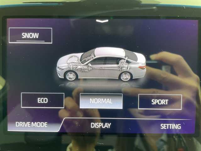 トヨタ クラウン ハイブリッド S スポーツスタイル 岐阜県 2020(令2)年 5.7万km プレシャスブラックパール サンルーフ/純正SDナビ/フルセグ/BT/CD/DVD/USB/Miracast /バックカメラ/ビルトインETC2.0/社外ドライブレコーダー/トヨタセーフティセンス/・プリクラッシュセーフティ/・レーントレーシングアシスト/・オートマチックハイビーム/・レーダークルーズコントロール/リヤクロストラフィックアラート/ロードサインアシスト/パーキングサポートブレーキ/ブラインドスポットモニター/クリアランスソナー/革巻きステアリング/ステアリングスイッチ/パドルシフト/ハーフレザーシート/純正フロアマット/純正ドアバイザー/LEDオートライト/フォグランプ/プッシュスタート/スマートキー