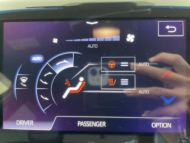 トヨタ クラウン ハイブリッド S スポーツスタイル 岐阜県 2020(令2)年 5.7万km プレシャスブラックパール サンルーフ/純正SDナビ/フルセグ/BT/CD/DVD/USB/Miracast /バックカメラ/ビルトインETC2.0/社外ドライブレコーダー/トヨタセーフティセンス/・プリクラッシュセーフティ/・レーントレーシングアシスト/・オートマチックハイビーム/・レーダークルーズコントロール/リヤクロストラフィックアラート/ロードサインアシスト/パーキングサポートブレーキ/ブラインドスポットモニター/クリアランスソナー/革巻きステアリング/ステアリングスイッチ/パドルシフト/ハーフレザーシート/純正フロアマット/純正ドアバイザー/LEDオートライト/フォグランプ/プッシュスタート/スマートキー