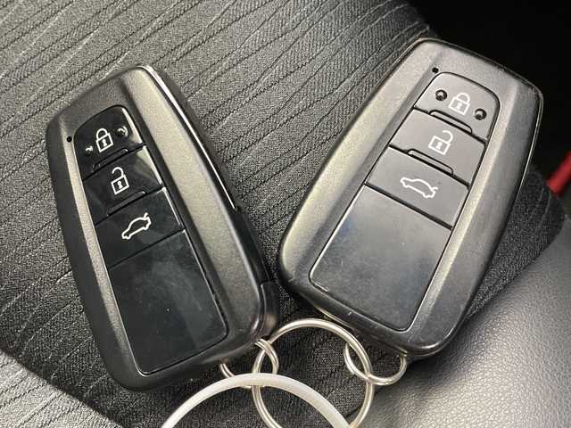 トヨタ クラウン ハイブリッド S スポーツスタイル 岐阜県 2020(令2)年 5.7万km プレシャスブラックパール サンルーフ/純正SDナビ/フルセグ/BT/CD/DVD/USB/Miracast /バックカメラ/ビルトインETC2.0/社外ドライブレコーダー/トヨタセーフティセンス/・プリクラッシュセーフティ/・レーントレーシングアシスト/・オートマチックハイビーム/・レーダークルーズコントロール/リヤクロストラフィックアラート/ロードサインアシスト/パーキングサポートブレーキ/ブラインドスポットモニター/クリアランスソナー/革巻きステアリング/ステアリングスイッチ/パドルシフト/ハーフレザーシート/純正フロアマット/純正ドアバイザー/LEDオートライト/フォグランプ/プッシュスタート/スマートキー