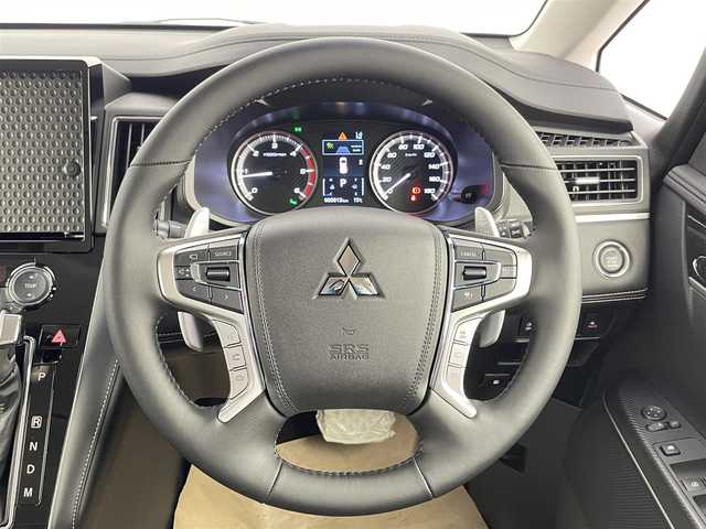 三菱 デリカＤ：５ シャモニー 千葉県 2025(令7)年 0.1千km 黒 登録済未使用車/4WD/全方位カメラ/レーダークルーズコントロール/車線逸脱警報/両側パワースライドドア/パワーバックドア/前席シートヒーター/ハーフレザーシート/ステアリングヒーター/パドルシフト/電動パーキングブレーキ/ブレーキホールド/アイドリングストップ/LEDヘッドライト/フォグライト/オートライト/オートハイビーム/スマートキー/スペアキー