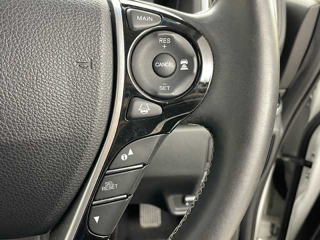 ホンダ オデッセイ アブソルート ホンダセンシング 道央・札幌 2020(令2)年 2.7万km プラチナホワイトパール ・4WD/・純正9インチナビ&TV&DVD&CD&SD&BT&HDMI/・バックカメラ/・純正11.6インチリヤフリップダウンモニター/・両側パワースライドドア/・ホンダセンシング/・アダプティブクルーズコントロール/・衝突軽減ブレーキ/・先行車発進お知らせ/・路外逸脱抑制システム/・レーンキープアシスト/・標識認識機能/・横滑り防止/・アイドリングストップ/・運転席パワーシート/・ハーフレザーシート/・ビルトインETC2.0/・パドルシフト/・ドアバイザー/・電格ミラー/・ドアミラーヒーター/・純正フロアマット/・LEDヘッドライト/・LEDフォグ/・オートライト/・スマートキー/・純正エンジンスターター/・純正AW夏タイヤ積込