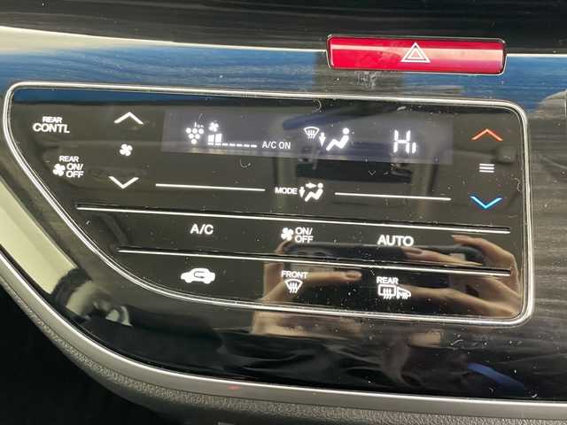 ホンダ オデッセイ アブソルート ホンダセンシング 道央・札幌 2020(令2)年 2.7万km プラチナホワイトパール ・4WD/・純正9インチナビ&TV&DVD&CD&SD&BT&HDMI/・バックカメラ/・純正11.6インチリヤフリップダウンモニター/・両側パワースライドドア/・ホンダセンシング/・アダプティブクルーズコントロール/・衝突軽減ブレーキ/・先行車発進お知らせ/・路外逸脱抑制システム/・レーンキープアシスト/・標識認識機能/・横滑り防止/・アイドリングストップ/・運転席パワーシート/・ハーフレザーシート/・ビルトインETC2.0/・パドルシフト/・ドアバイザー/・電格ミラー/・ドアミラーヒーター/・純正フロアマット/・LEDヘッドライト/・LEDフォグ/・オートライト/・スマートキー/・純正エンジンスターター/・純正AW夏タイヤ積込