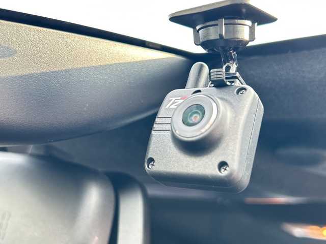 トヨタ ハイラックス Z GRスポーツ 山口県 2024(令6)年 1.2万km プラチナホワイトパールマイカ ワンオーナー車/純正ディスプレイナビ/Bluetooth/バック＆全周囲カメラ/レーンキープアシスト/レーダークルーズコントロール/横滑り防止装置/コーナーセンサー/ステアリングスイッチ/ETC/LEDヘッドライト/LEDフォグライト/オートライト/スマートキー＆プッシュスタート/ダウンヒルアシストコントロール/アイドリングストップ/D/席パワーシート/社外デジタルインナーミラー/社外前後ドライブレコーダー/社外17インチアルミホイール/グッドリッジホワイトレターオフロードタイヤ/社外グリルガード/TRDアンダーガード（赤）/SPORTLIDハードトノカバー/SPORTGUARDベッドライナー/社外フューエルリッドカバー/保証書/取説（ナビのみ）/スペアキー1個