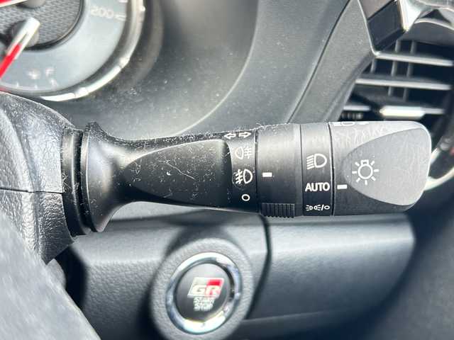 トヨタ ハイラックス Z GRスポーツ 山口県 2024(令6)年 1.2万km プラチナホワイトパールマイカ ワンオーナー車/純正ディスプレイナビ/Bluetooth/バック＆全周囲カメラ/レーンキープアシスト/レーダークルーズコントロール/横滑り防止装置/コーナーセンサー/ステアリングスイッチ/ETC/LEDヘッドライト/LEDフォグライト/オートライト/スマートキー＆プッシュスタート/ダウンヒルアシストコントロール/アイドリングストップ/D/席パワーシート/社外デジタルインナーミラー/社外前後ドライブレコーダー/社外17インチアルミホイール/グッドリッジホワイトレターオフロードタイヤ/社外グリルガード/TRDアンダーガード（赤）/SPORTLIDハードトノカバー/SPORTGUARDベッドライナー/社外フューエルリッドカバー/保証書/取説（ナビのみ）/スペアキー1個