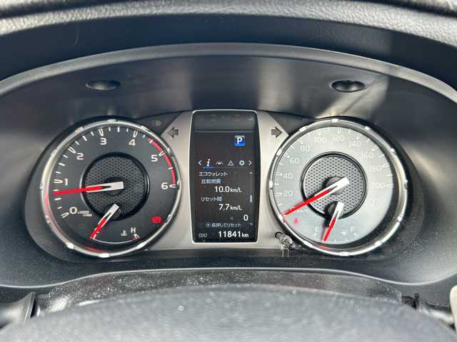 トヨタ ハイラックス Z GRスポーツ 山口県 2024(令6)年 1.2万km プラチナホワイトパールマイカ ワンオーナー車/純正ディスプレイナビ/Bluetooth/バック＆全周囲カメラ/レーンキープアシスト/レーダークルーズコントロール/横滑り防止装置/コーナーセンサー/ステアリングスイッチ/ETC/LEDヘッドライト/LEDフォグライト/オートライト/スマートキー＆プッシュスタート/ダウンヒルアシストコントロール/アイドリングストップ/D/席パワーシート/社外デジタルインナーミラー/社外前後ドライブレコーダー/社外17インチアルミホイール/グッドリッジホワイトレターオフロードタイヤ/社外グリルガード/TRDアンダーガード（赤）/SPORTLIDハードトノカバー/SPORTGUARDベッドライナー/社外フューエルリッドカバー/保証書/取説（ナビのみ）/スペアキー1個