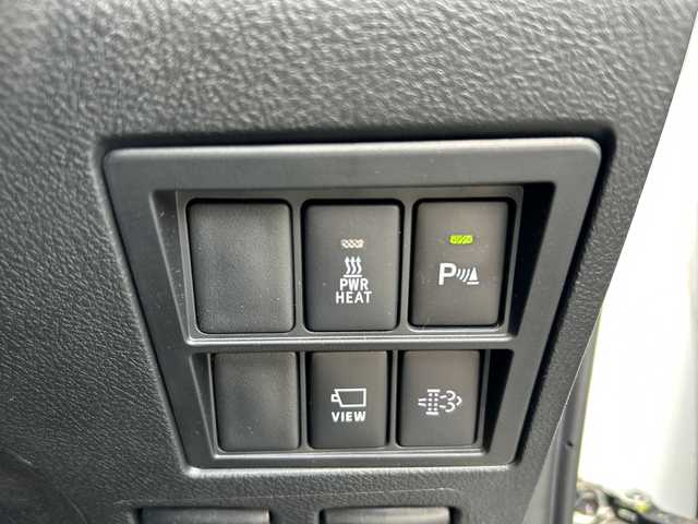 トヨタ ハイラックス Z GRスポーツ 山口県 2024(令6)年 1.2万km プラチナホワイトパールマイカ ワンオーナー車/純正ディスプレイナビ/Bluetooth/バック＆全周囲カメラ/レーンキープアシスト/レーダークルーズコントロール/横滑り防止装置/コーナーセンサー/ステアリングスイッチ/ETC/LEDヘッドライト/LEDフォグライト/オートライト/スマートキー＆プッシュスタート/ダウンヒルアシストコントロール/アイドリングストップ/D/席パワーシート/社外デジタルインナーミラー/社外前後ドライブレコーダー/社外17インチアルミホイール/グッドリッジホワイトレターオフロードタイヤ/社外グリルガード/TRDアンダーガード（赤）/SPORTLIDハードトノカバー/SPORTGUARDベッドライナー/社外フューエルリッドカバー/保証書/取説（ナビのみ）/スペアキー1個