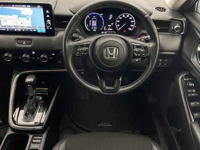 ホンダ ヴェゼル ハイブリッド e:HEV Z 宮崎県 2021(令3)年 3.4万km クリスタルブラックパール 禁煙車/ホンダセンシング/純正9型ディスプレイオーディオナビTV/（HONDA CONNECT/Bluetooth/FMAM/USB/フルセグTV)/純正バックカメラ/純正ビルトイン2.0ETC/純正ドライブレコーダー/純正LEDオートライト/純正LEDフォグ/純正18インチアルミ/純正フロアマット/アダプティブクルーズコントロール/レーンディパーチャーアラート/ブラインドスポットモニター/クリアランスソナー/パワーバックドア/前席シートヒーター/ステアリングヒーター/ハーフレザーシート/デュアルオートエアコン/パドルシフト/スマートキー/プッシュエンジンスタート/スペアキー/新車時保証書/取扱い説明書