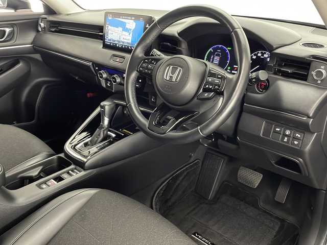 ホンダ ヴェゼル ハイブリッド e:HEV Z 宮崎県 2021(令3)年 3.4万km クリスタルブラックパール 禁煙車/ホンダセンシング/純正9型ディスプレイオーディオナビTV/（HONDA CONNECT/Bluetooth/FMAM/USB/フルセグTV)/純正バックカメラ/純正ビルトイン2.0ETC/純正ドライブレコーダー/純正LEDオートライト/純正LEDフォグ/純正18インチアルミ/純正フロアマット/アダプティブクルーズコントロール/レーンディパーチャーアラート/ブラインドスポットモニター/クリアランスソナー/パワーバックドア/前席シートヒーター/ステアリングヒーター/ハーフレザーシート/デュアルオートエアコン/パドルシフト/スマートキー/プッシュエンジンスタート/スペアキー/新車時保証書/取扱い説明書