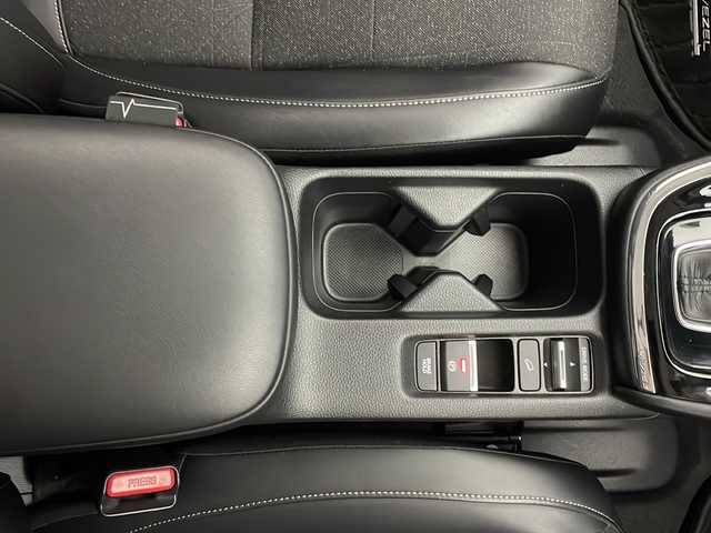 ホンダ ヴェゼル ハイブリッド e:HEV Z 宮崎県 2021(令3)年 3.4万km クリスタルブラックパール 禁煙車/ホンダセンシング/純正9型ディスプレイオーディオナビTV/（HONDA CONNECT/Bluetooth/FMAM/USB/フルセグTV)/純正バックカメラ/純正ビルトイン2.0ETC/純正ドライブレコーダー/純正LEDオートライト/純正LEDフォグ/純正18インチアルミ/純正フロアマット/アダプティブクルーズコントロール/レーンディパーチャーアラート/ブラインドスポットモニター/クリアランスソナー/パワーバックドア/前席シートヒーター/ステアリングヒーター/ハーフレザーシート/デュアルオートエアコン/パドルシフト/スマートキー/プッシュエンジンスタート/スペアキー/新車時保証書/取扱い説明書