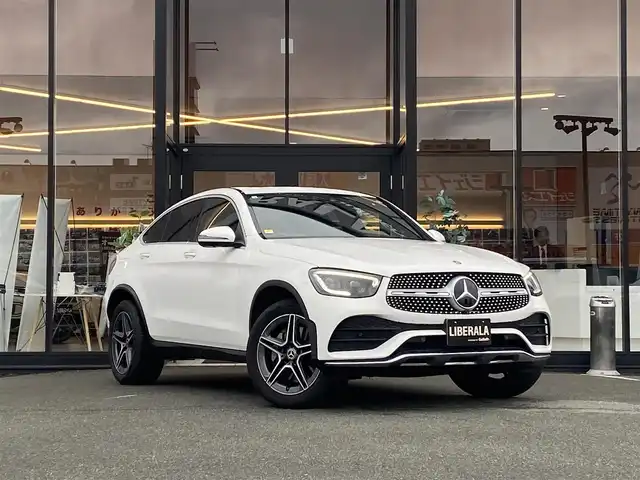 メルセデス・ベンツ ＧＬＣ２２０ d 4マチック クーペ AMGライン 福岡県 2020(令2)年 3.9万km ポーラホワイト ・サンルーフ/・アダプティブクルーズコントロール/・純正ＨＤＤナビ／ＵＳＢ／Ｂｌｕｅｔｏｏｔｈ／ｉＰｏｄ／ＡｐｐｌｅＣａｒＰｌａｙ/・全方位カメラ/・黒革シート／シートヒーター/・ドライブレコーダー/・フルセグ/・ETC/・純正19AW/・プッシュスタート/・パーキングアシスト/・アイドリングストップ/・スマートキー/・スペアキー/・パワーシート/・レーンキープアシスト/・オートライト/・LEDライト/・置くだけ充電