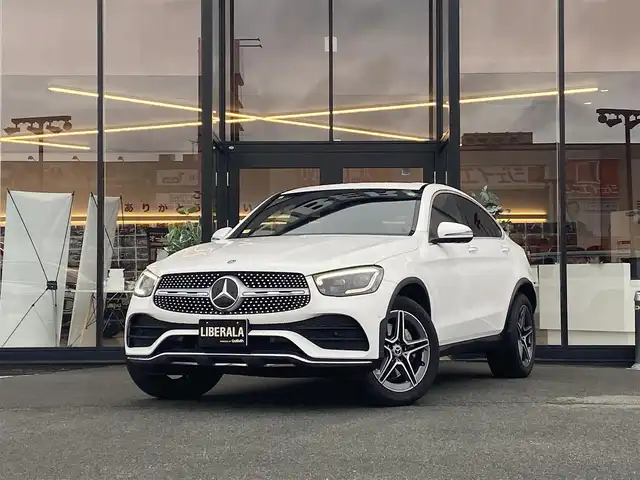 メルセデス・ベンツ ＧＬＣ２２０ d 4マチック クーペ AMGライン 福岡県 2020(令2)年 3.9万km ポーラホワイト ・サンルーフ/・アダプティブクルーズコントロール/・純正ＨＤＤナビ／ＵＳＢ／Ｂｌｕｅｔｏｏｔｈ／ｉＰｏｄ／ＡｐｐｌｅＣａｒＰｌａｙ/・全方位カメラ/・黒革シート／シートヒーター/・ドライブレコーダー/・フルセグ/・ETC/・純正19AW/・プッシュスタート/・パーキングアシスト/・アイドリングストップ/・スマートキー/・スペアキー/・パワーシート/・レーンキープアシスト/・オートライト/・LEDライト/・置くだけ充電