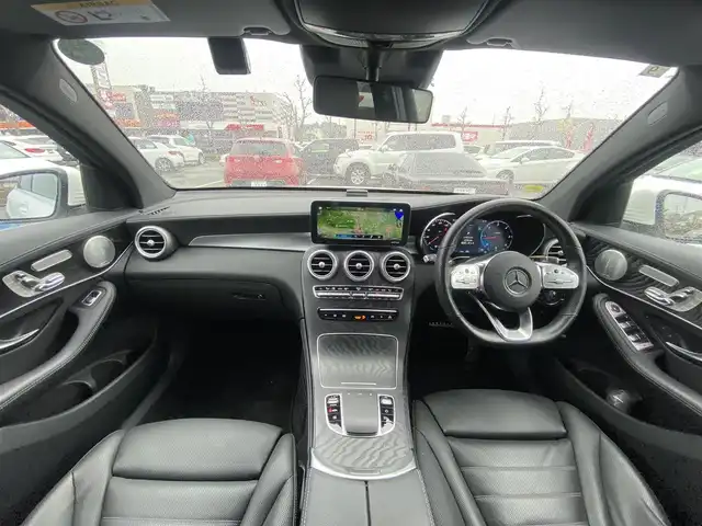 メルセデス・ベンツ ＧＬＣ２２０ d 4マチック クーペ AMGライン 福岡県 2020(令2)年 3.9万km ポーラホワイト ・サンルーフ/・アダプティブクルーズコントロール/・純正ＨＤＤナビ／ＵＳＢ／Ｂｌｕｅｔｏｏｔｈ／ｉＰｏｄ／ＡｐｐｌｅＣａｒＰｌａｙ/・全方位カメラ/・黒革シート／シートヒーター/・ドライブレコーダー/・フルセグ/・ETC/・純正19AW/・プッシュスタート/・パーキングアシスト/・アイドリングストップ/・スマートキー/・スペアキー/・パワーシート/・レーンキープアシスト/・オートライト/・LEDライト/・置くだけ充電