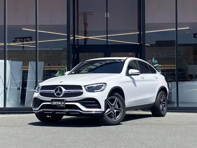 メルセデス・ベンツ ＧＬＣ２２０ d 4マチック クーペ AMGライン 福岡県 2020(令2)年 3.9万km ポーラホワイト ・サンルーフ/・アダプティブクルーズコントロール/・純正ＨＤＤナビ／ＵＳＢ／Ｂｌｕｅｔｏｏｔｈ／ｉＰｏｄ／ＡｐｐｌｅＣａｒＰｌａｙ/・全方位カメラ/・黒革シート／シートヒーター/・ドライブレコーダー/・フルセグ/・ETC/・純正19AW/・プッシュスタート/・パーキングアシスト/・アイドリングストップ/・スマートキー/・スペアキー/・パワーシート/・レーンキープアシスト/・オートライト/・LEDライト/・置くだけ充電