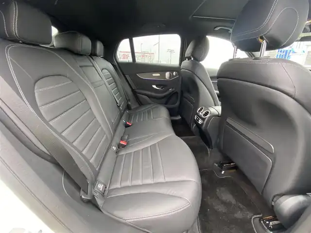 メルセデス・ベンツ ＧＬＣ２２０ d 4マチック クーペ AMGライン 福岡県 2020(令2)年 3.9万km ポーラホワイト ・サンルーフ/・アダプティブクルーズコントロール/・純正ＨＤＤナビ／ＵＳＢ／Ｂｌｕｅｔｏｏｔｈ／ｉＰｏｄ／ＡｐｐｌｅＣａｒＰｌａｙ/・全方位カメラ/・黒革シート／シートヒーター/・ドライブレコーダー/・フルセグ/・ETC/・純正19AW/・プッシュスタート/・パーキングアシスト/・アイドリングストップ/・スマートキー/・スペアキー/・パワーシート/・レーンキープアシスト/・オートライト/・LEDライト/・置くだけ充電