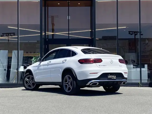 メルセデス・ベンツ ＧＬＣ２２０ d 4マチック クーペ AMGライン 福岡県 2020(令2)年 3.9万km ポーラホワイト ・サンルーフ/・アダプティブクルーズコントロール/・純正ＨＤＤナビ／ＵＳＢ／Ｂｌｕｅｔｏｏｔｈ／ｉＰｏｄ／ＡｐｐｌｅＣａｒＰｌａｙ/・全方位カメラ/・黒革シート／シートヒーター/・ドライブレコーダー/・フルセグ/・ETC/・純正19AW/・プッシュスタート/・パーキングアシスト/・アイドリングストップ/・スマートキー/・スペアキー/・パワーシート/・レーンキープアシスト/・オートライト/・LEDライト/・置くだけ充電