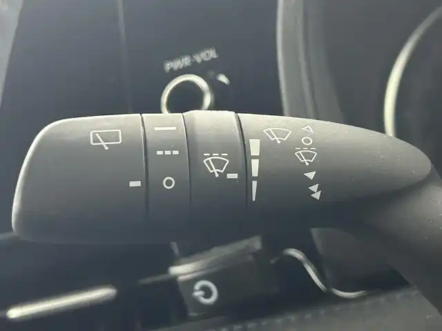 トヨタ ヴォクシー S－Z 埼玉県 2024(令6)年 1.1万km ホワイトパールクリスタルシャイン 三眼ＬＥＤヘッドライト　純正１０．５型ナビ　ＣＤ／ＤＶＤ　フルセグＴＶ　Ｂｌｕｅｔｏｏｔｈ　純正１３．２型後席モニター　両側パワースライドドア　シートヒーター　アダクティブハイビームシステム　ＥＴＣ