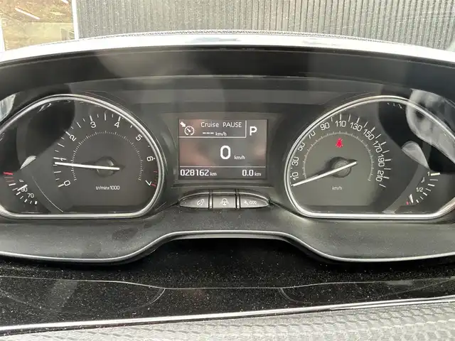 プジョー ２００８ クロスシティ 福岡県 2020(令2)年 2.9万km ビアンカホワイト クルーズコントロール/純正ナビ/Applecarplay/androidauto/フルセグTV/バックカメラ/Bluetooth/ハーフレザーシート/前席シートヒーター/ステアリングスイッチ/オートライト/オートワイパー/フロントフォグランプ/リアフォグランプ/前後ドライブレコーダー/純正16インチアルミホイール/ETC