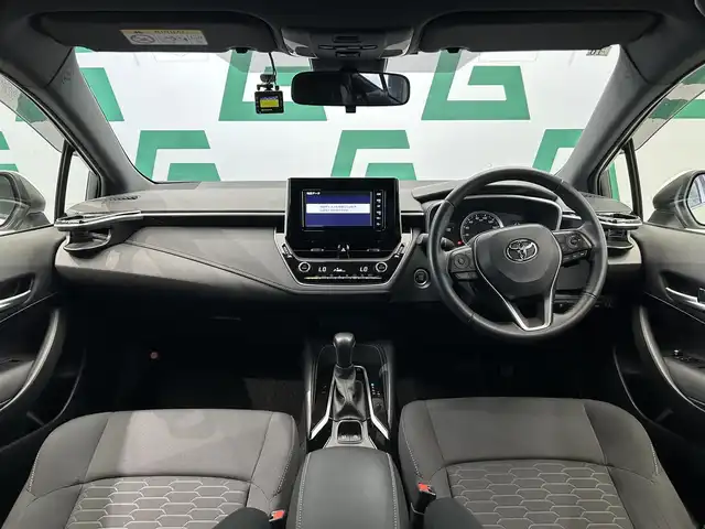 トヨタ カローラ スポーツ G 鹿児島県 2018(平30)年 4万km ホワイトパールクリスタルシャイン 純正7インチSDナビ【NSZT-W68T】/（フルセグTV/CD/DVD/FM/AM/SD/BT）/トヨタセーフティセンス/・プリクラッシュセーフティ/・レーントレーシングアシスト/・レーンディパーチャーアラート/・レーダークルーズコントロール/・オートマチックハイビーム/バックカメラ/電動パーキングブレーキ/オートブレーキホールド/LEDヘッドライト/革巻きステアリング/ステアリングリモコン/純正フロアマット/ドアバイザー/ビルトインETC/社外前後ドライブレコーダー