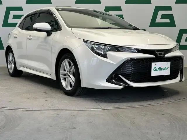 トヨタ カローラ スポーツ G 鹿児島県 2018(平30)年 4万km ホワイトパールクリスタルシャイン 純正7インチSDナビ【NSZT-W68T】/（フルセグTV/CD/DVD/FM/AM/SD/BT）/トヨタセーフティセンス/・プリクラッシュセーフティ/・レーントレーシングアシスト/・レーンディパーチャーアラート/・レーダークルーズコントロール/・オートマチックハイビーム/バックカメラ/電動パーキングブレーキ/オートブレーキホールド/LEDヘッドライト/革巻きステアリング/ステアリングリモコン/純正フロアマット/ドアバイザー/ビルトインETC/社外前後ドライブレコーダー