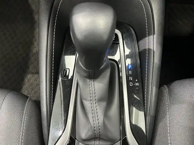 トヨタ カローラ スポーツ G 鹿児島県 2018(平30)年 4万km ホワイトパールクリスタルシャイン 純正7インチSDナビ【NSZT-W68T】/（フルセグTV/CD/DVD/FM/AM/SD/BT）/トヨタセーフティセンス/・プリクラッシュセーフティ/・レーントレーシングアシスト/・レーンディパーチャーアラート/・レーダークルーズコントロール/・オートマチックハイビーム/バックカメラ/電動パーキングブレーキ/オートブレーキホールド/LEDヘッドライト/革巻きステアリング/ステアリングリモコン/純正フロアマット/ドアバイザー/ビルトインETC/社外前後ドライブレコーダー