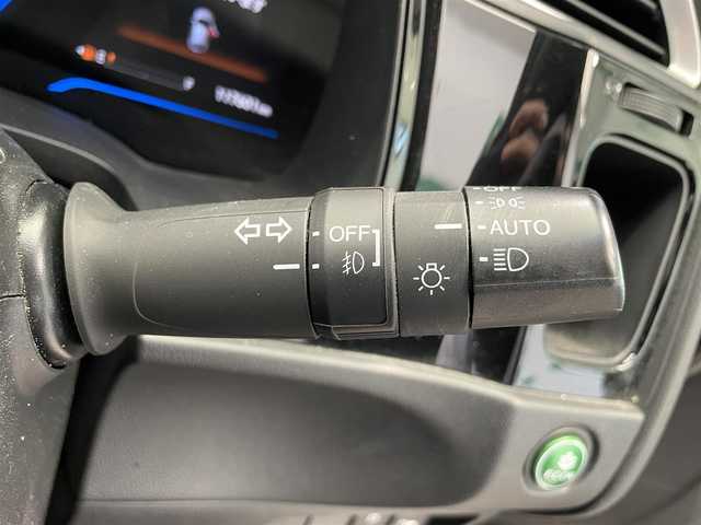 ホンダ シャトル ハイブリッド X 鹿児島県 2017(平29)年 11.8万km クリスタルブラックパール 純正７インチＳＤナビ【ＶＸＭ－１４２ＶＦｉ】　/バックカメラ　/後席モニター　/革巻きステアリング　/ステアリングリモコン　/パドルシフト　/ＬＥＤヘッドライト　/フロントフォグライト　/電動格納ミラー　/純正ドアバイザー/ＥＴＣ/禁煙車