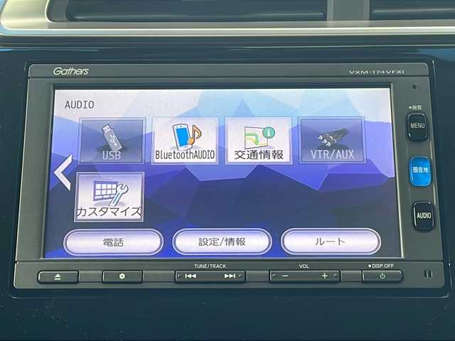 ホンダ フィット 13G Lパッケージ ファインED 神奈川県 2017(平29)年 1.3万km プレミアムホワイトパールⅡ ワンオーナー/純正ディーラーナビ(CD/DVD/SD/BT/フルセグTV)/バックカメラ/クルーズコントロール/シティブレーキアクティブシステム/横滑り防止装置/ハーフレザーシート/ビルトインETC/前方ドライブレコーダー/オートライト/オートリトラミラー/純正フロアマット/純正ドアバイザー/ステアリングスイッチ/ISOFIX/スペアキー×1/保証書/取扱説明書