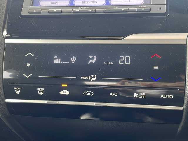 ホンダ フィット 13G Lパッケージ ファインED 神奈川県 2017(平29)年 1.3万km プレミアムホワイトパールⅡ ワンオーナー/純正ディーラーナビ(CD/DVD/SD/BT/フルセグTV)/バックカメラ/クルーズコントロール/シティブレーキアクティブシステム/横滑り防止装置/ハーフレザーシート/ビルトインETC/前方ドライブレコーダー/オートライト/オートリトラミラー/純正フロアマット/純正ドアバイザー/ステアリングスイッチ/ISOFIX/スペアキー×1/保証書/取扱説明書
