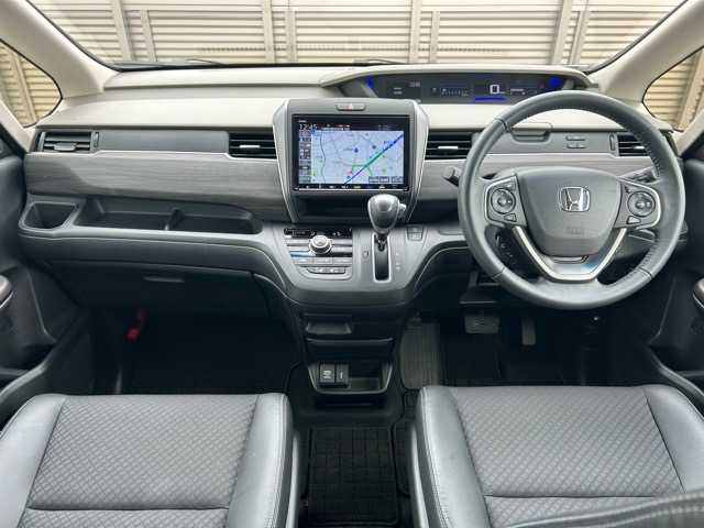 ホンダ フリード G ホンダセンシング 千葉県 2021(令3)年 1.4万km プラチナホワイトパール 純正メモリナビ/フルセグテレビ/バックカメラ/純正前後ドライブレコーダー/ETC/Bluetooth接続/CD/DVD/SD再生/両側パワースライドドア/アダプティブクルーズコントロール/運転席・助手席シートヒーター/アイドリングストップ/ホンダセンシング/路外逸脱抑制システム/レーンキープアシスト/標識認識機能/衝突被害軽減システム/フロントガラス熱線スイッチ/電動格納ウィンカーミラー/オートライト/LEDヘッドライト/純正フロアマット/純正15インチアルミホイール/取扱説明書/保証書