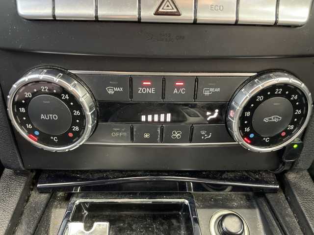 メルセデス・ベンツ Ｃ２００ ブルーエフィシェンシーW AVG 愛知県 2012(平24)年 10.4万km 黒 純正メモリーナビ　/バックカメラ　/ＥＴＣ　/ｂｌｕｅｔｏｏｔｈ　/オートライト　/クルーズコントロール