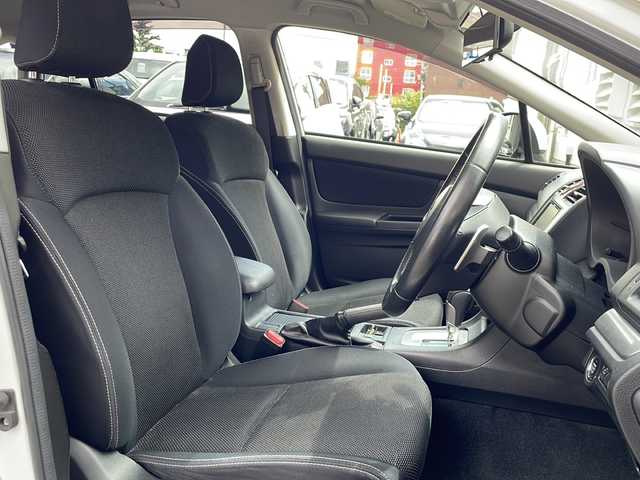 スバル インプレッサ ＸＶ 2．0i－L アイサイト 道央・札幌 2013(平25)年 8.7万km サテンホワイトパール (株)IDOMが運営する【じしゃロン札幌店】の自社ローン専用車両になりますこちらは現金またはオートローンご利用価格です。自社ローンご希望の方は別途その旨お申し付けください。/社外ナビ(フルセグTV、BT、SD、DVD、CD、FM、AM)/純正フロアマット/パワーシートD席/横滑り防止/アイドリングストップ/パドルシフト/積込純正タイヤ(サマー)/レーンアシスト/衝突被害軽減システム/ドアバイザー/オートライト/バックカメラ/プッシュスタート/ETC