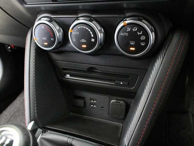 マツダ デミオ XD ツーリング 三重県 2015(平27)年 1.9万km ジェットブラックマイカ 6MT/前進時スマートシティブレーキサポート/マツダコネクト/　SDナビ/フルセグTV/CD/DVD/Bluetooth/バックカメラ/クルーズコントロール/アクティブドライビングディスプレイ/ブラインドスポットモニター/ビルトインETC/純正16インチアルミホイール/シグネチャーランプ付LEDヘッドランプ/・オートライト/フロントフォグランプ/プッシュエンジンスタート/スマートキー×2