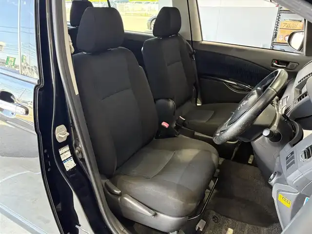 トヨタ アイシス プラタナ Vセレクション 富山県 2015(平27)年 9.4万km ブラック ４ＷＤ　/純正アルミホイール　/社外ＳＤナビ【Ｂｌｕｅｔｏｏｔｈ／ＤＶＤ／ＣＤ／フルセグＴＶ】　/片側電動スライドドア　/積込スタッドレスタイヤ　/３列シート　/アンチロックブレーキシステム/横滑り防止装置　/フォグランプ/オートライト　/ETC/USB入力端子/エンジンスタートボタン/バックカメラ/純正フロアマット