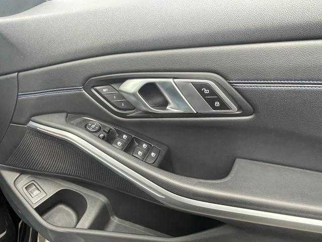 ＢＭＷ ３２０ｄ xDrive Mスポーツ 埼玉県 2020(令2)年 3万km サファイアブラックP ワンオーナー/半黒革シート/アクティブクルーズコントロール/純正HDDナビ/(Bluetooth/USB)/シートヒーター/メモリー付パワーシート/Ａｐｐｌｅ　Ｃａｒ　Ｐｌａｙ/全方位カメラ/ブラインドスポットモニター/ミラーＥＴＣ/ＬＥＤランプ