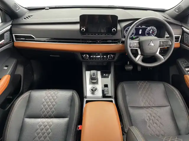 三菱 アウトランダー ＰＨＥＶ P 鹿児島県 2022(令4)年 3.6万km ホワイトダイヤモンド 純正ナビ/（BT/フルセグTV）/BOSEプレミアムサウンド/全方位カメラ/電動リアゲート/マイパイロット/ブラックレザーシート/パワーシート/シートヒーター/ルーフレール/ルーフキャリア/オートライト/オートマチックハイビーム/スマートキー/プッシュスタート