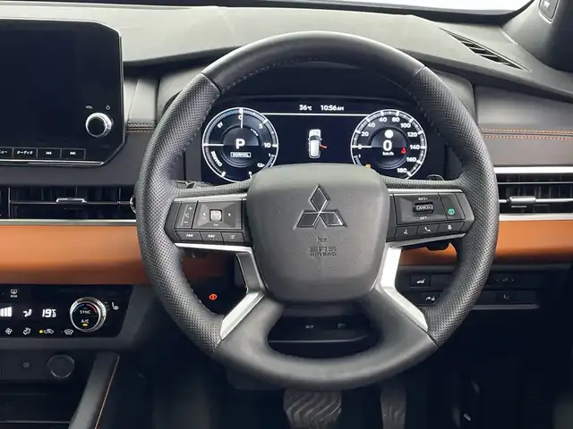 三菱 アウトランダー ＰＨＥＶ P 鹿児島県 2022(令4)年 3.6万km ホワイトダイヤモンド 純正ナビ/（BT/フルセグTV）/BOSEプレミアムサウンド/全方位カメラ/電動リアゲート/マイパイロット/ブラックレザーシート/パワーシート/シートヒーター/ルーフレール/ルーフキャリア/オートライト/オートマチックハイビーム/スマートキー/プッシュスタート