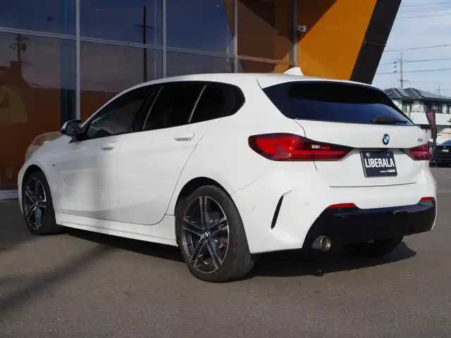 ＢＭＷ １１８ｉ Mスポーツ 岐阜県 2020(令2)年 3.7万km アルピンホワイトⅢ コンフォートパッケージ/　オートマチックテールゲート/　アクティブクルーズコントロール（ストップ&ゴー機能付）/ドライビングアシスト/　レーンディパーチャーウォーニング（車線逸脱警告システム）/　レーンチェンジウォーニング/　前車接近警告機能/　衝突回避被害軽減ブレーキ/　後車衝突警告機能/　クロストラフィックウォーニング/　トラフィックサインアシスト/パーキングアシスト/　パークディスタンスコントロール/　パーキングアシスト/　リヤビューカメラ（予想進路表示機能付）/　後退時ステアリングアシスト機能/レザーシート/前席パワーシート/運転席メモリー付き/LEDヘッドライト/LEDフォグライト/純正ナビ/Bluetooth/ワイヤレスチャージング