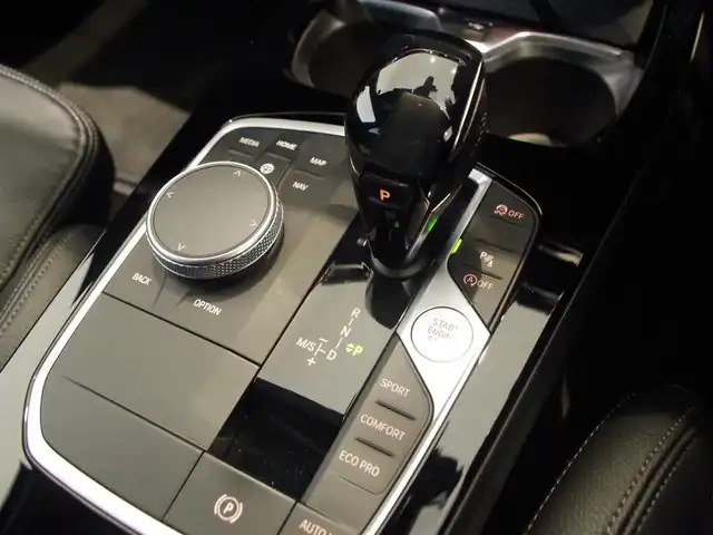 ＢＭＷ １１８ｉ Mスポーツ 岐阜県 2020(令2)年 3.7万km アルピンホワイトⅢ コンフォートパッケージ/　オートマチックテールゲート/　アクティブクルーズコントロール（ストップ&ゴー機能付）/ドライビングアシスト/　レーンディパーチャーウォーニング（車線逸脱警告システム）/　レーンチェンジウォーニング/　前車接近警告機能/　衝突回避被害軽減ブレーキ/　後車衝突警告機能/　クロストラフィックウォーニング/　トラフィックサインアシスト/パーキングアシスト/　パークディスタンスコントロール/　パーキングアシスト/　リヤビューカメラ（予想進路表示機能付）/　後退時ステアリングアシスト機能/レザーシート/前席パワーシート/運転席メモリー付き/LEDヘッドライト/LEDフォグライト/純正ナビ/Bluetooth/ワイヤレスチャージング