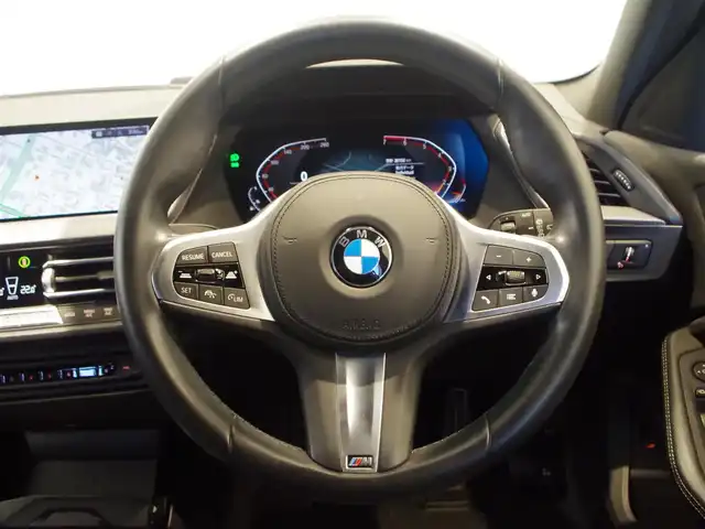 ＢＭＷ １１８ｉ Mスポーツ 岐阜県 2020(令2)年 3.7万km アルピンホワイトⅢ コンフォートパッケージ/　オートマチックテールゲート/　アクティブクルーズコントロール（ストップ&ゴー機能付）/ドライビングアシスト/　レーンディパーチャーウォーニング（車線逸脱警告システム）/　レーンチェンジウォーニング/　前車接近警告機能/　衝突回避被害軽減ブレーキ/　後車衝突警告機能/　クロストラフィックウォーニング/　トラフィックサインアシスト/パーキングアシスト/　パークディスタンスコントロール/　パーキングアシスト/　リヤビューカメラ（予想進路表示機能付）/　後退時ステアリングアシスト機能/レザーシート/前席パワーシート/運転席メモリー付き/LEDヘッドライト/LEDフォグライト/純正ナビ/Bluetooth/ワイヤレスチャージング