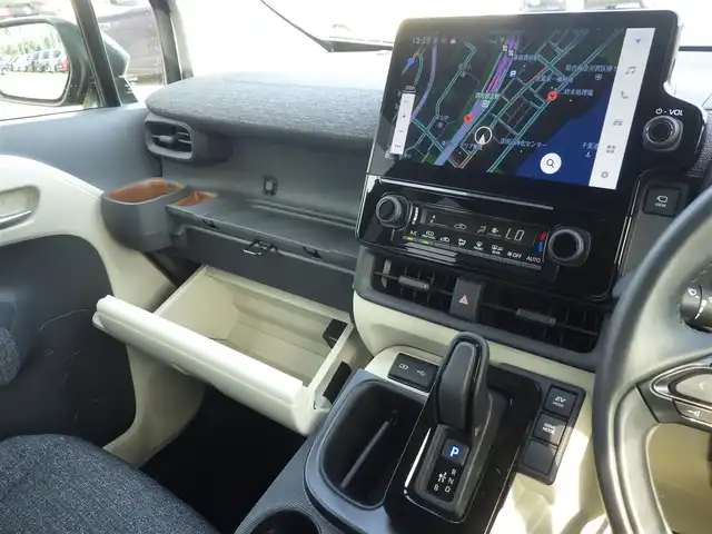 トヨタ シエンタ ハイブリッド Z 千葉県 2023(令5)年 2.2万km アーバンカーキ Toyota Safety Sense/・プリクラッシュセーフティ/・レーンディパーチャーアラート/・オートハイビーム/・レーダークルーズコントロール/両側パワースライドドア/10.5インチ純正コネクティッドナビ/地デジTV/【Bluetooth接続】/【Apple CarPlay　Android Auto対応】/パノラミックビューモニター/ドライブレコーダー/天井サーキュレーター/革巻きステアリング/ステアリングスイッチ/ETC（2.0）/LEDヘッドライト/フォグライト/ウインカーミラー/クリアランスソナー/純正15インチアルミホイル/サイド/カーテンエアバッグ/スマートキー