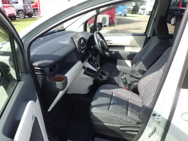 トヨタ シエンタ ハイブリッド Z 千葉県 2023(令5)年 2.2万km アーバンカーキ Toyota Safety Sense/・プリクラッシュセーフティ/・レーンディパーチャーアラート/・オートハイビーム/・レーダークルーズコントロール/両側パワースライドドア/10.5インチ純正コネクティッドナビ/地デジTV/【Bluetooth接続】/【Apple CarPlay　Android Auto対応】/パノラミックビューモニター/ドライブレコーダー/天井サーキュレーター/革巻きステアリング/ステアリングスイッチ/ETC（2.0）/LEDヘッドライト/フォグライト/ウインカーミラー/クリアランスソナー/純正15インチアルミホイル/サイド/カーテンエアバッグ/スマートキー