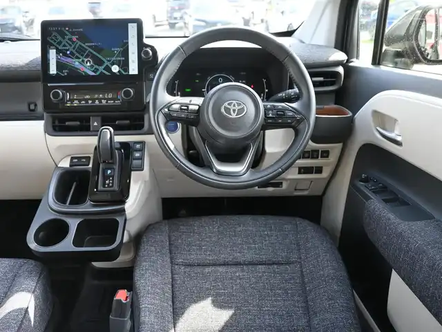 トヨタ シエンタ ハイブリッド Z 千葉県 2023(令5)年 2.2万km アーバンカーキ Toyota Safety Sense/・プリクラッシュセーフティ/・レーンディパーチャーアラート/・オートハイビーム/・レーダークルーズコントロール/両側パワースライドドア/10.5インチ純正コネクティッドナビ/地デジTV/【Bluetooth接続】/【Apple CarPlay　Android Auto対応】/パノラミックビューモニター/ドライブレコーダー/天井サーキュレーター/革巻きステアリング/ステアリングスイッチ/ETC（2.0）/LEDヘッドライト/フォグライト/ウインカーミラー/クリアランスソナー/純正15インチアルミホイル/サイド/カーテンエアバッグ/スマートキー