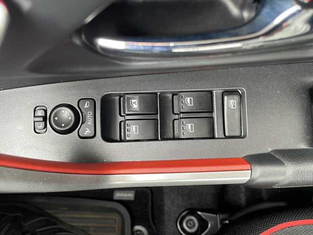 トヨタ ライズ G 道東・釧路十勝 2023(令5)年 2.6万km シャイニングホワイトパール 4WD/寒冷地仕様/ディスプレイオーディオ/(AM/FM/BT)/ドライブレコーダー/ビルトインETC/アラウンドビューモニター/バックカメラ/シートヒーター/冬タイヤ積込/純正15インチAW/純正フロアマット/ドアバイザー/MTモード付AT/アイドリングストップ/パーキングアシスト/コーナーセンサー/オートライト/ライトレベライザー/フォグランプ/盗難防止装置/ABS/横滑り防止装置/USB入力端子