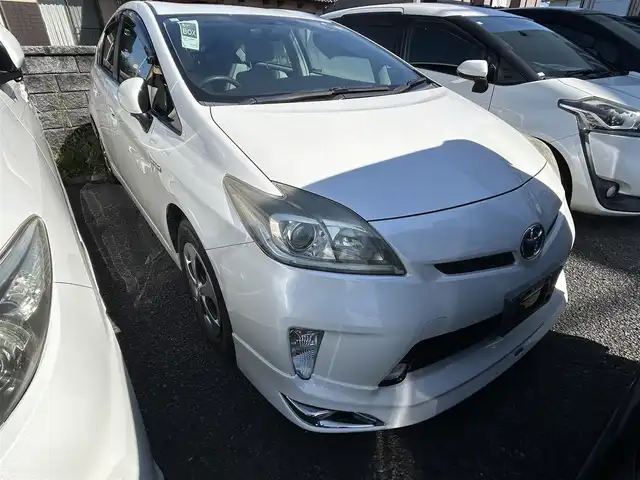 トヨタ プリウス S 宮崎県 2013(平25)年 8.3万km ホワイトパールクリスタルシャイン ＊じしゃロン宮崎店成約済み//ナビ(NSZT-W62G)//TV/CD/DVD/Bluetooth//ETC//バックカメラ//純正フロアマット//純正アルミホイール//ドアバイザー